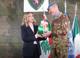 Meloni commossa regala l'uovo di Pasqua al contingente italiano in Libano