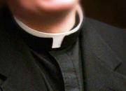 Fugge con il prete e denuncia il marito per violenza: scagionato l'uomo